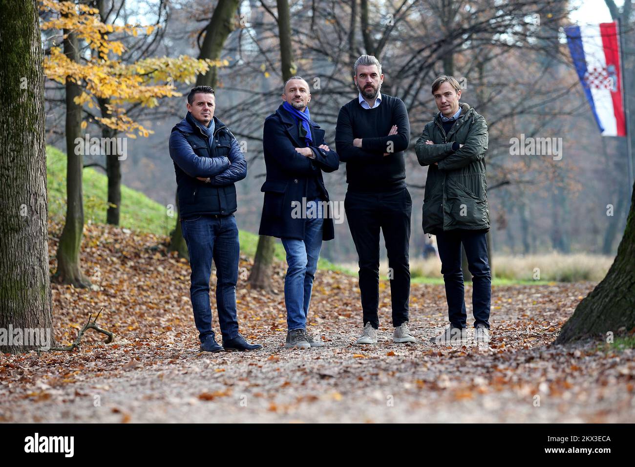 20.11.2017., Zagreb, Croazia - ex calciatori professionisti croati Goran Vlaovic, Mario Stanic, Stipe Pletikosa, Dario Simic nel parco Maksimir. Gli ex giocatori di calcio sono la prossima generazione che gareggerà per la leadership della federazione croata di calcio thet è curatamente guidato da Davor Suker. Foto: Igor Kralj/PIXSELL Foto Stock 20.11.2017., Zagreb, Croazia - ex calciatori professionisti croati Goran Vlaovic, Mario Stanic, Stipe Pletikosa, Dario Simic nel parco Maksimir. Gli ex giocatori di calcio sono la prossima generazione che gareggerà per la leadership della federazione croata di calcio thet è curatamente guidato da Davor Suker. Foto: Igor Kralj/PIXSELL Foto Stock