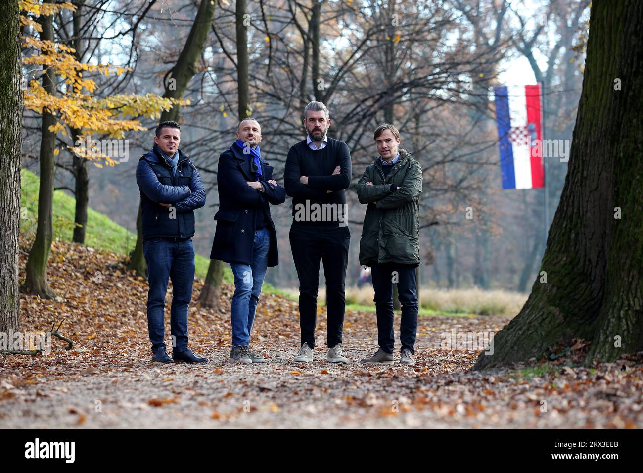 20.11.2017., Zagreb, Croazia - ex calciatori professionisti croati Goran Vlaovic, Mario Stanic, Stipe Pletikosa, Dario Simic nel parco Maksimir. Gli ex giocatori di calcio sono la prossima generazione che gareggerà per la leadership della federazione croata di calcio thet è curatamente guidato da Davor Suker. Foto: Igor Kralj/PIXSELL Foto Stock 20.11.2017., Zagreb, Croazia - ex calciatori professionisti croati Goran Vlaovic, Mario Stanic, Stipe Pletikosa, Dario Simic nel parco Maksimir. Gli ex giocatori di calcio sono la prossima generazione che gareggerà per la leadership della federazione croata di calcio thet è curatamente guidato da Davor Suker. Foto: Igor Kralj/PIXSELL Foto Stock