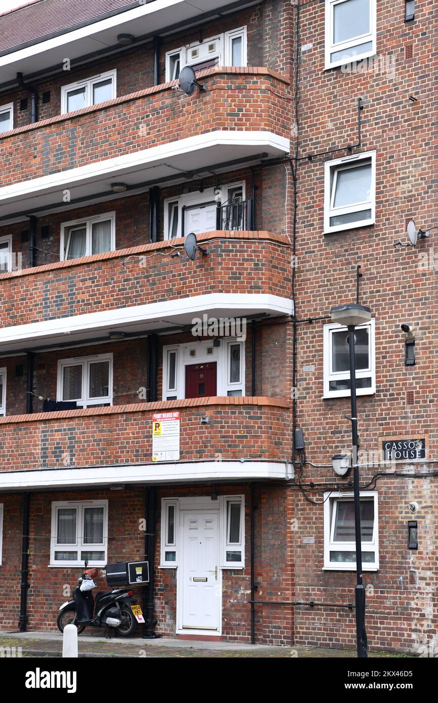 Passerelle, finestre e porte su Casson House, Hanbury Street, Shoreditch London Foto Stock