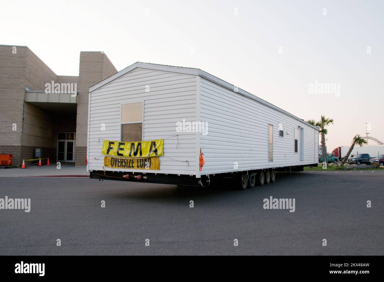 011092608 Case mobili.. Fotografie relative a disastri e programmi, attività e funzionari di gestione delle emergenze Foto Stock