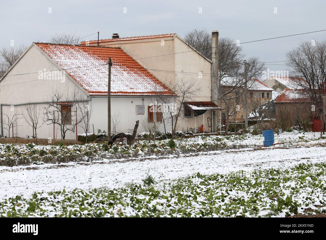 25.02.2018., Croazia, Unesic - atmosfera invernale a Zagora. Unesic e le capanne circostanti sono coperte di neve. Foto: Dusko Jaramaz/PIXSELL Foto Stock