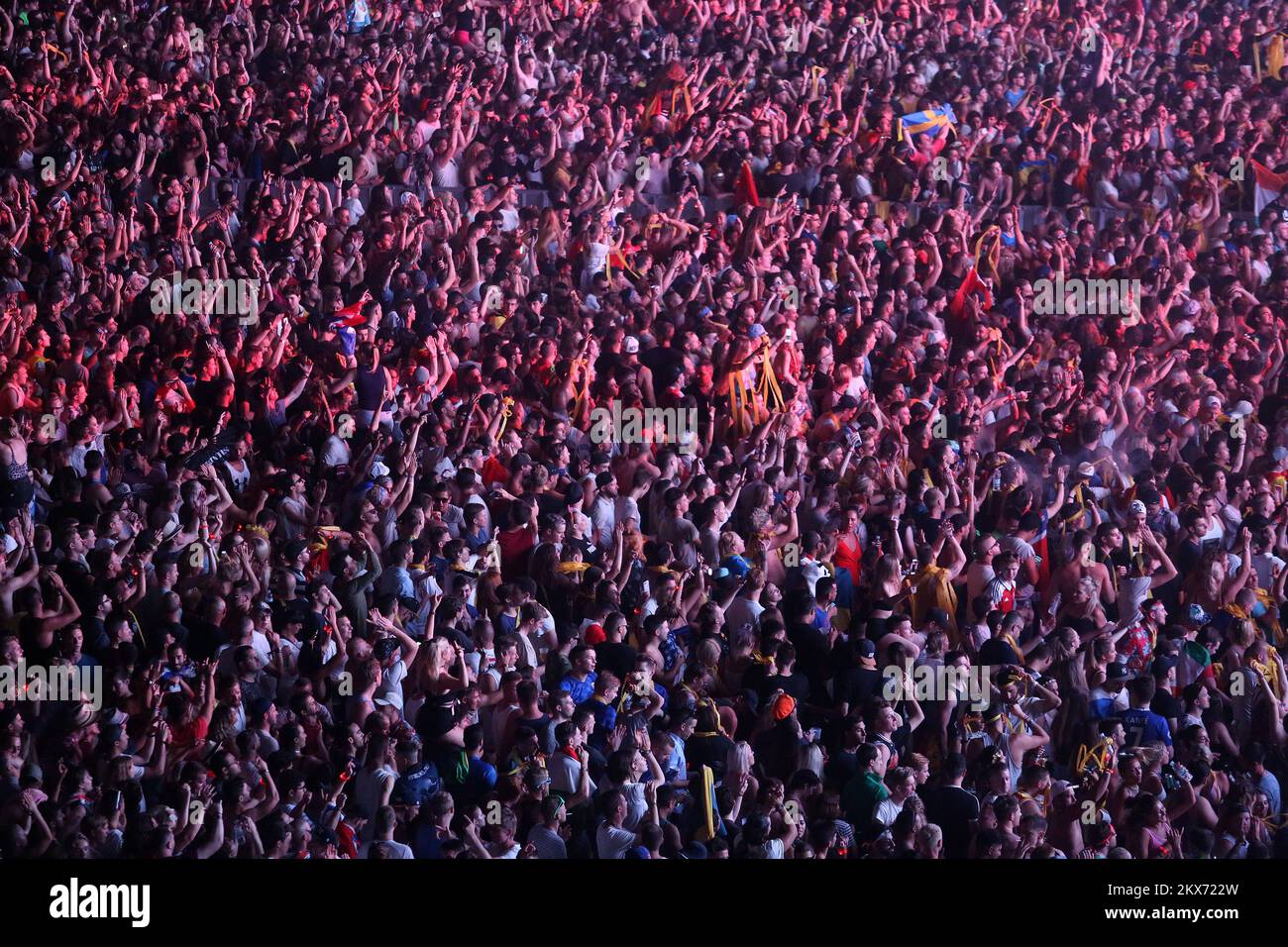 07.07.2018., Croazia, Spalato - la prima serata dell'Ultra Europe Festival. Molti visitatori apprezzano le esibizioni di famosi DJ. Foto: Borna Filic/PIXSELL Foto Stock