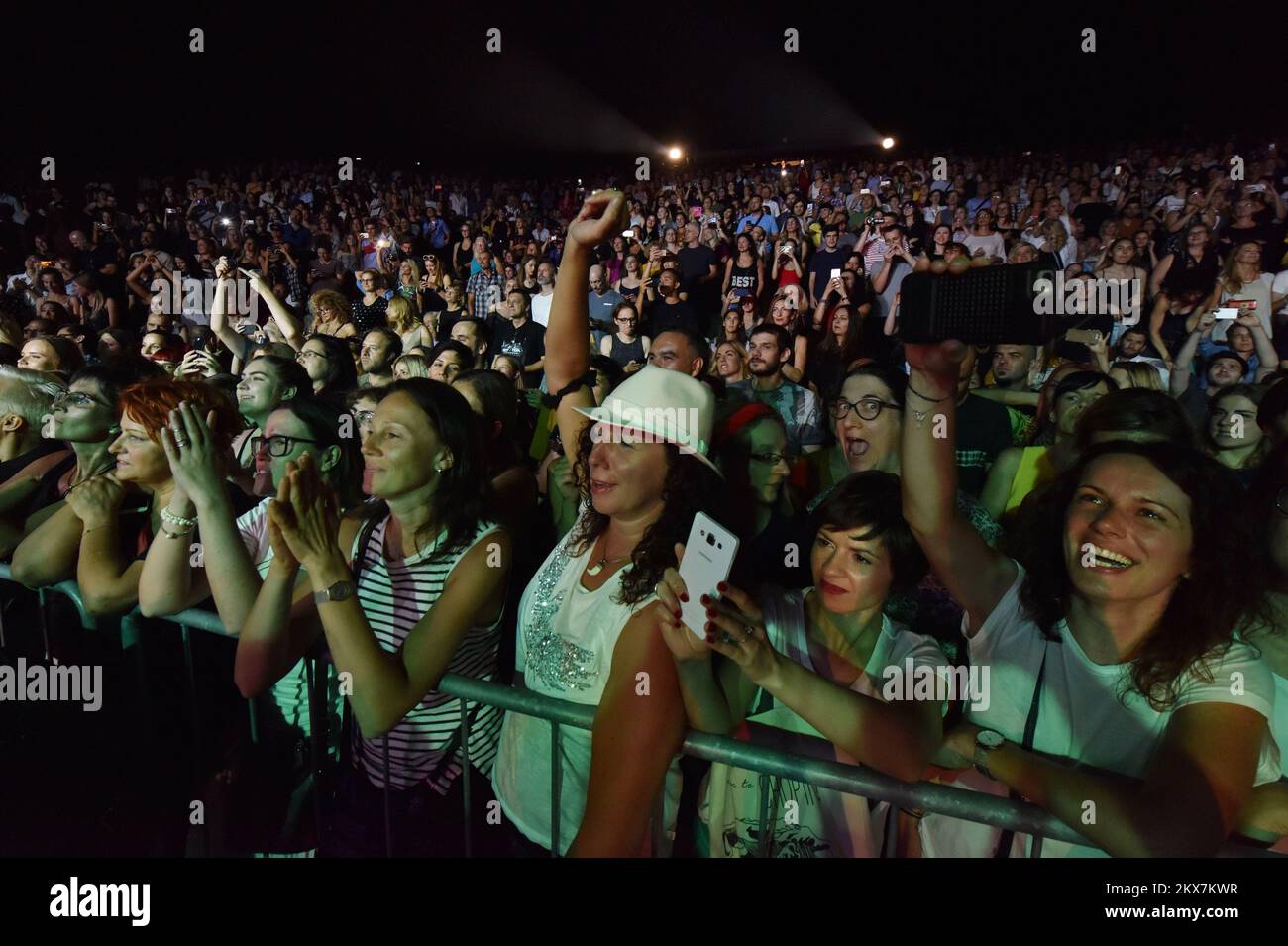 25.07.2018., Sibenik - la famosa cantante e cantautrice americana Laura Pergolizzi ha tenuto un concerto presso la Fortezza di San Mihovil Foto: Hrvoje Jelavic/PIXSELL Foto Stock