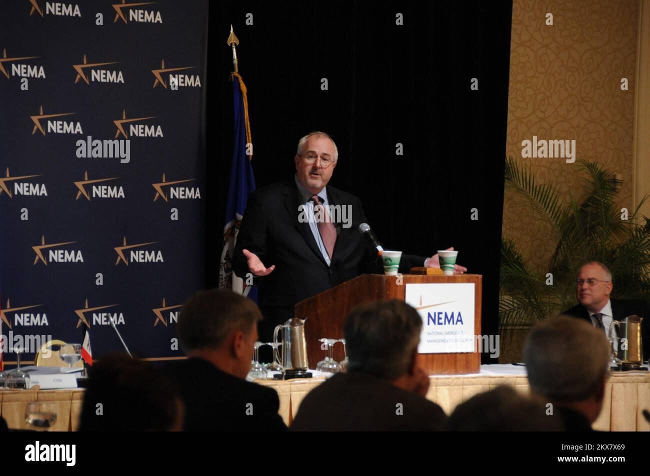 Alessandria, Virginia , 8 marzo 2010, l'amministratore della FEMA W. Craig Fugate si rivolge ai membri della National Emergency Management Association (NEMA). .. Fotografie relative a disastri e programmi, attività e funzionari di gestione delle emergenze Foto Stock