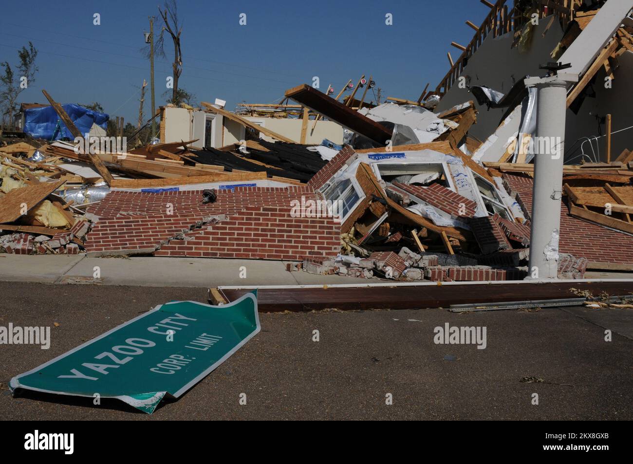 Scenario del disastro da Tornado mortale a Yazoo City, Mississippi. Mississippi gravi tempeste, tornado, e alluvioni. Fotografie relative a disastri e programmi, attività e funzionari di gestione delle emergenze Foto Stock