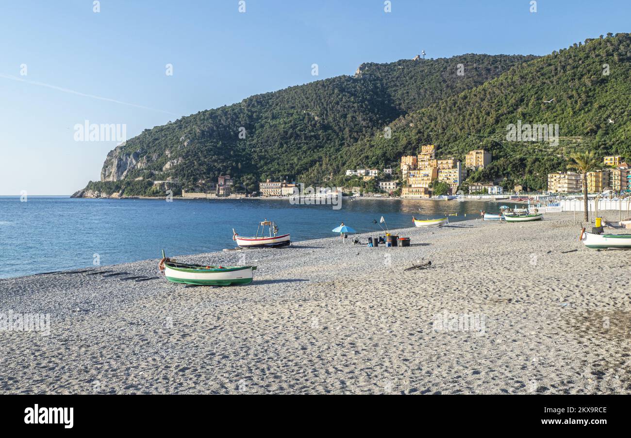 La caratteristica spiaggia di pescatori di Noli Foto Stock