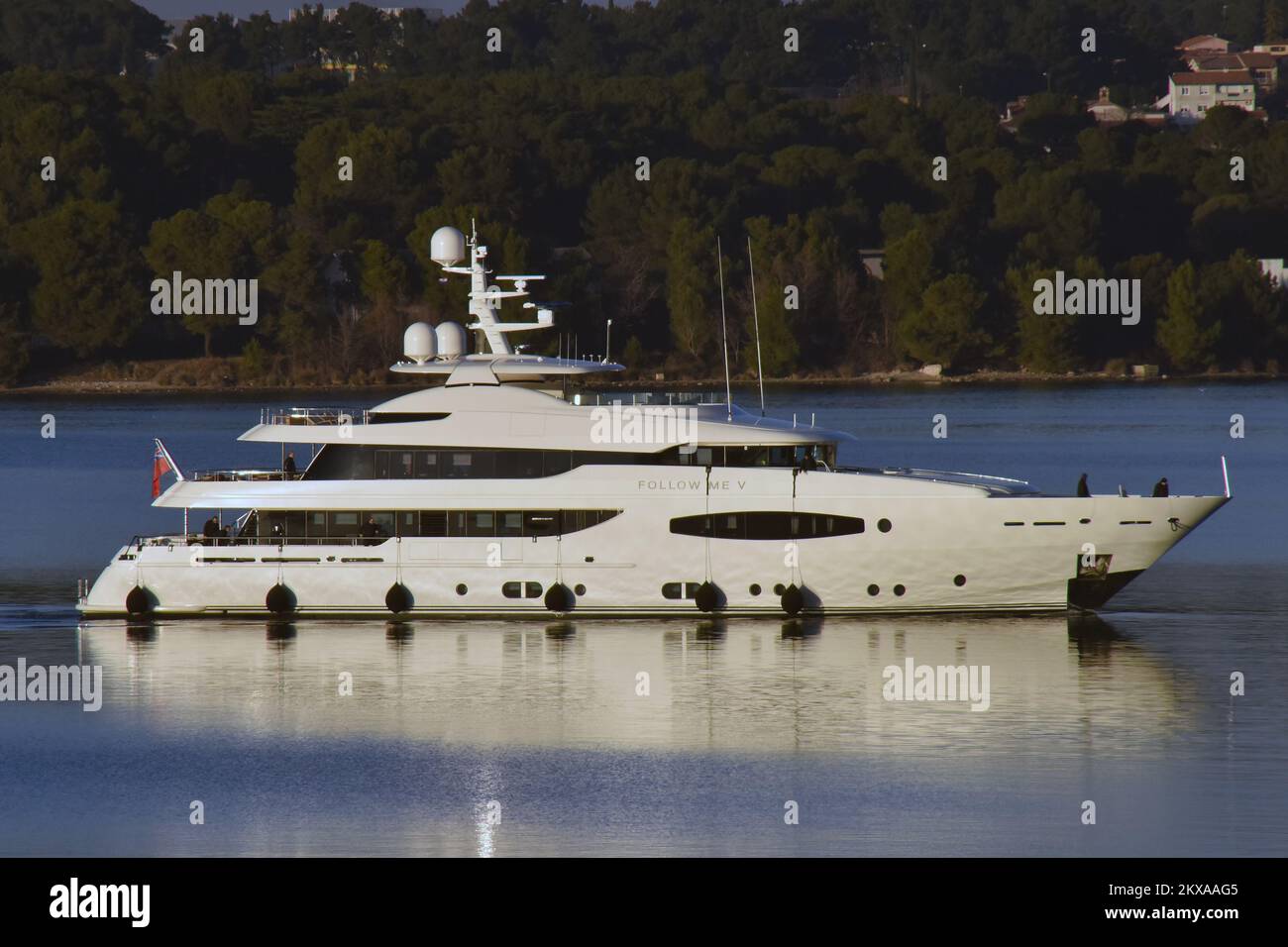 16.01.2019., Pula - alla fine della giornata in porto Yacht di lusso Follow Me V ha navigato in.The proprietario di uno yacht Follow me è Herbert Palfinger, un multimillionaire e uno dei tre maggiori produttori al mondo della gru 'Palfinger' della nave. Foto: Dusko Marusic/PIXSELL Foto Stock