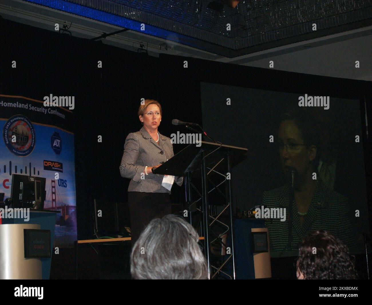 Pianificazione e sicurezza delle emergenze - San Francisco, California , 20 giugno 2011 Elizabeth Harman, Assistente Amministratore della direzione programmi di sovvenzione, interviene alla conferenza UASI di San Francisco. Foto: Veronica Verde/FEMA.. Fotografie relative a disastri e programmi, attività e funzionari di gestione delle emergenze Foto Stock