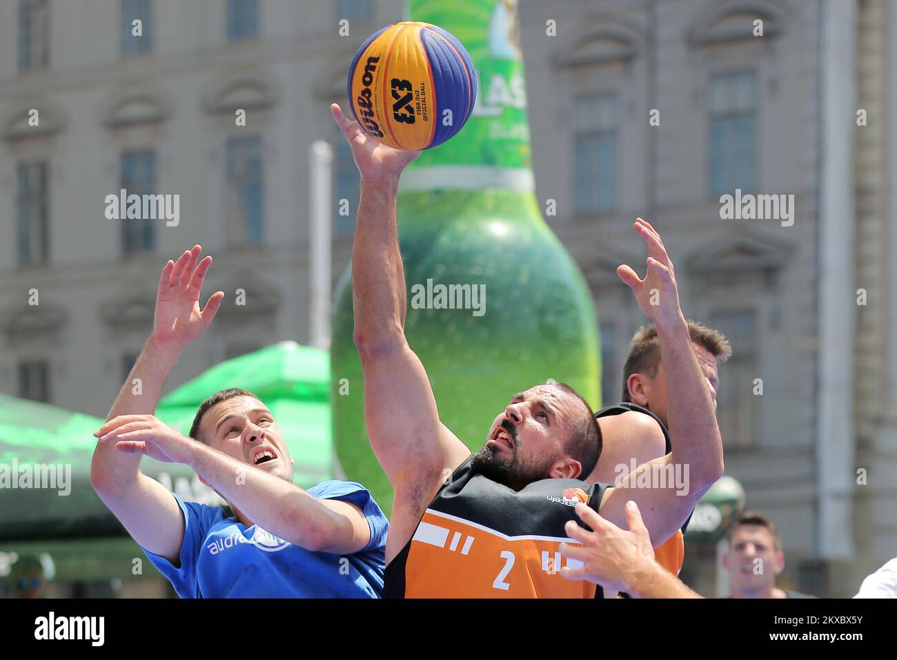 16.06.2019., Zagabria, Croazia - HEP 3x3 Basketball Tour 2019 si svolge nella piazza principale di Ban Jelacic. Foto: Tomislav Miletic/PIXSELL Foto Stock