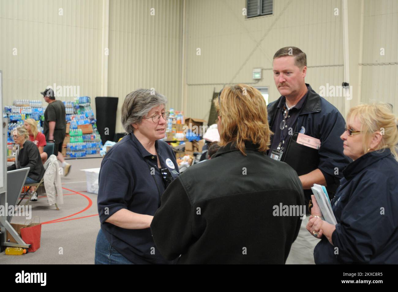 FEMA PIO e CR con Governor's Reprensentative in Alabama. Alabama forti tempeste, tornado, venti in linea retta, e alluvioni. Fotografie relative a disastri e programmi, attività e funzionari di gestione delle emergenze Foto Stock FEMA PIO e CR con Governor's Reprensentative in Alabama. Alabama forti tempeste, tornado, venti in linea retta, e alluvioni. Fotografie relative a disastri e programmi, attività e funzionari di gestione delle emergenze Foto Stock