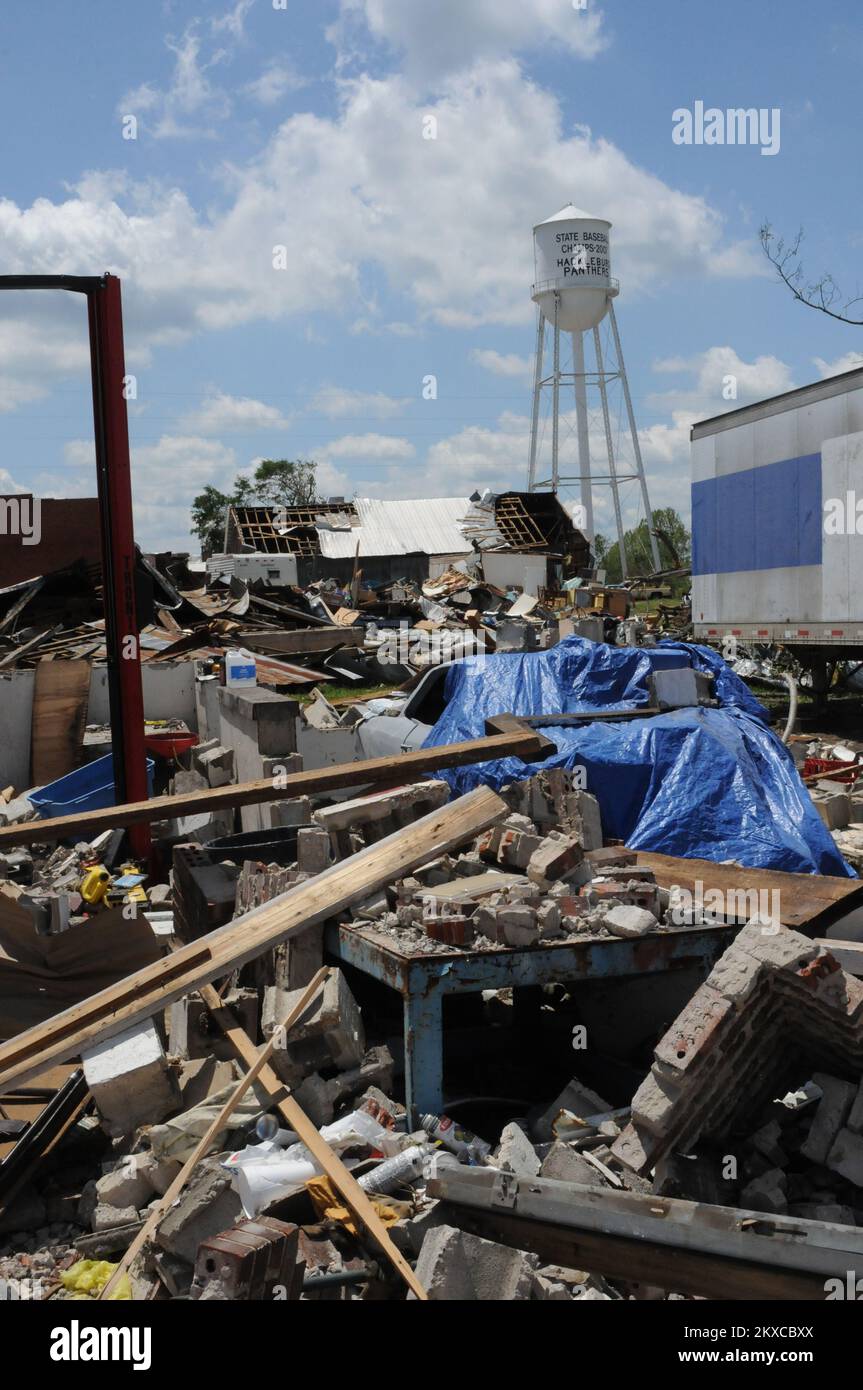 Distruzione catastrofica di Tornado in Alabama.. Fotografie relative a disastri e programmi, attività e funzionari di gestione delle emergenze Foto Stock