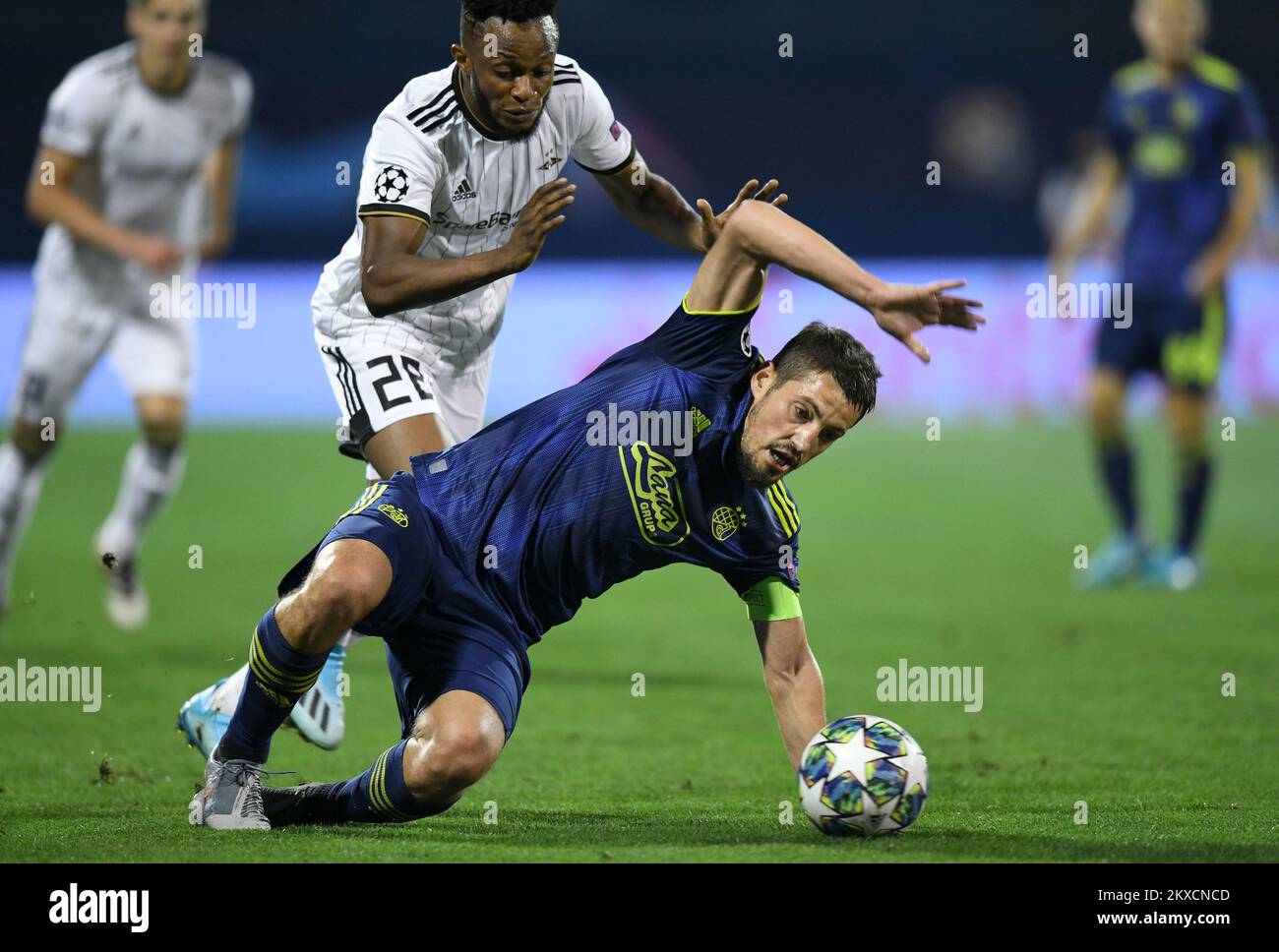 21.08.2019., Zagabria, Croazia - UEFA Champions League Play-off, 1st tappa tra GNK Dinamo e Rosenborg BK allo stadio Maksimir di Zagabria, Croazia. Samuel Adegbenro, Arijan Ademi. Foto: Josip Regovic/PIXSELL Foto Stock