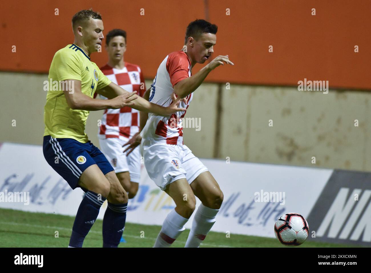 10.09.2019., Subicevac Stadium, Sibenik, Croazia - Partita di qualificazione per il Campionato europeo U-21, Gruppo 4, Croazia - Scozia. Ryan Porteous, Nikola Moro Foto: Hrvoje Jelavic/PIXSELL Foto Stock