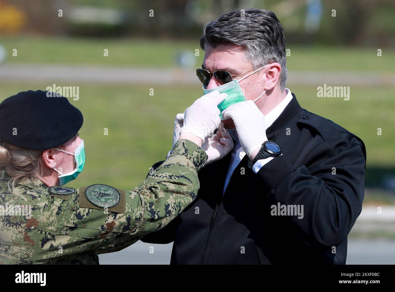 21.03.2020., Zagabria, Croazia - il presidente croato Zoran Milanovic ha visitato un ospedale del campo di spedizione autosufficiente istituito dai militari nel parcheggio dell'ospedale clinico di Dubrava per combattere la pandemia del coronavirus. Foto: Sanjin Strukic/PIXSELL Foto Stock