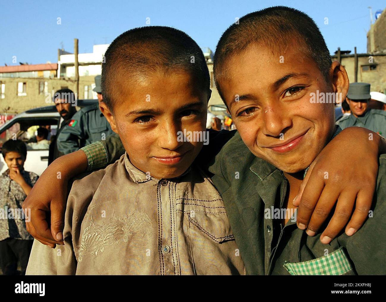 Kabul / Afghanistan: Due giovani ragazzi afghani al mercato di Kabul. Foto Stock