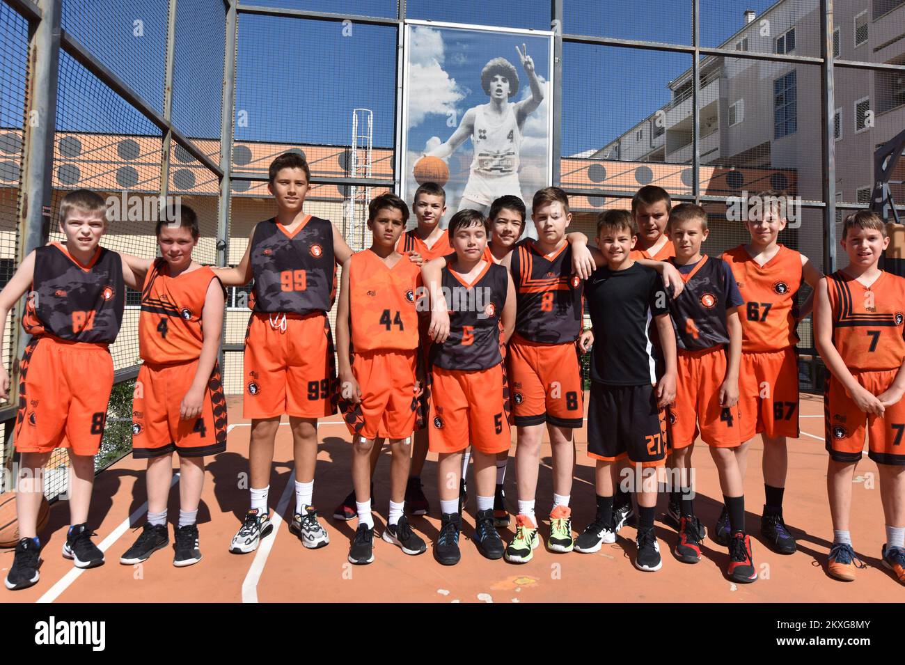 07.06.2020., Sibenik - Croazia Marks 27 anni senza Drazen Petrovic poco prima dell'estate del 1993, un incidente stradale sulla strada statale vicino alla città tedesca di Ingolstadt privò la Croazia di uno dei migliori atleti di tutti i tempi - l'unico Drazen Petrovic. Il 7 giugno è stato così trasformato in un giorno di shock, tristezza e incredulità, e ogni 7 giugno che è seguito in un giorno di ricordo. Il genio del basket aveva lasciato un segno indelebile a livello globale, anche se non conosceremo mai il suo pieno impatto dal momento che è stato preso da noi prima che abbia compiuto 30 anni. Foto: Hrvoje Jelavic/PIXSELL Foto Stock