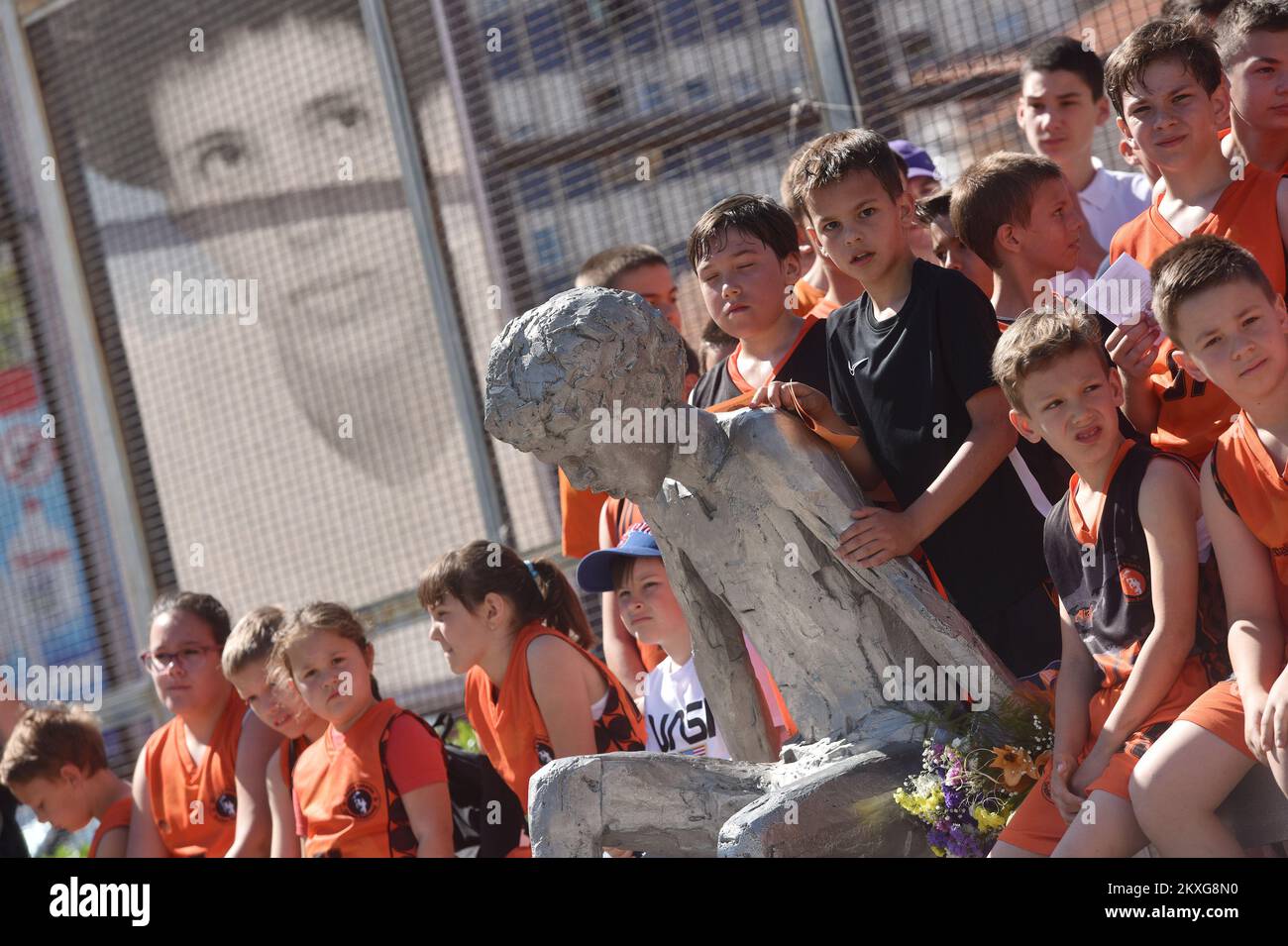 07.06.2020., Sibenik - Croazia Marks 27 anni senza Drazen Petrovic poco prima dell'estate del 1993, un incidente stradale sulla strada statale vicino alla città tedesca di Ingolstadt privò la Croazia di uno dei migliori atleti di tutti i tempi - l'unico Drazen Petrovic. Il 7 giugno è stato così trasformato in un giorno di shock, tristezza e incredulità, e ogni 7 giugno che è seguito in un giorno di ricordo. Il genio del basket aveva lasciato un segno indelebile a livello globale, anche se non conosceremo mai il suo pieno impatto dal momento che è stato preso da noi prima che abbia compiuto 30 anni. Foto: Hrvoje Jelavic/PIXSELL Foto Stock