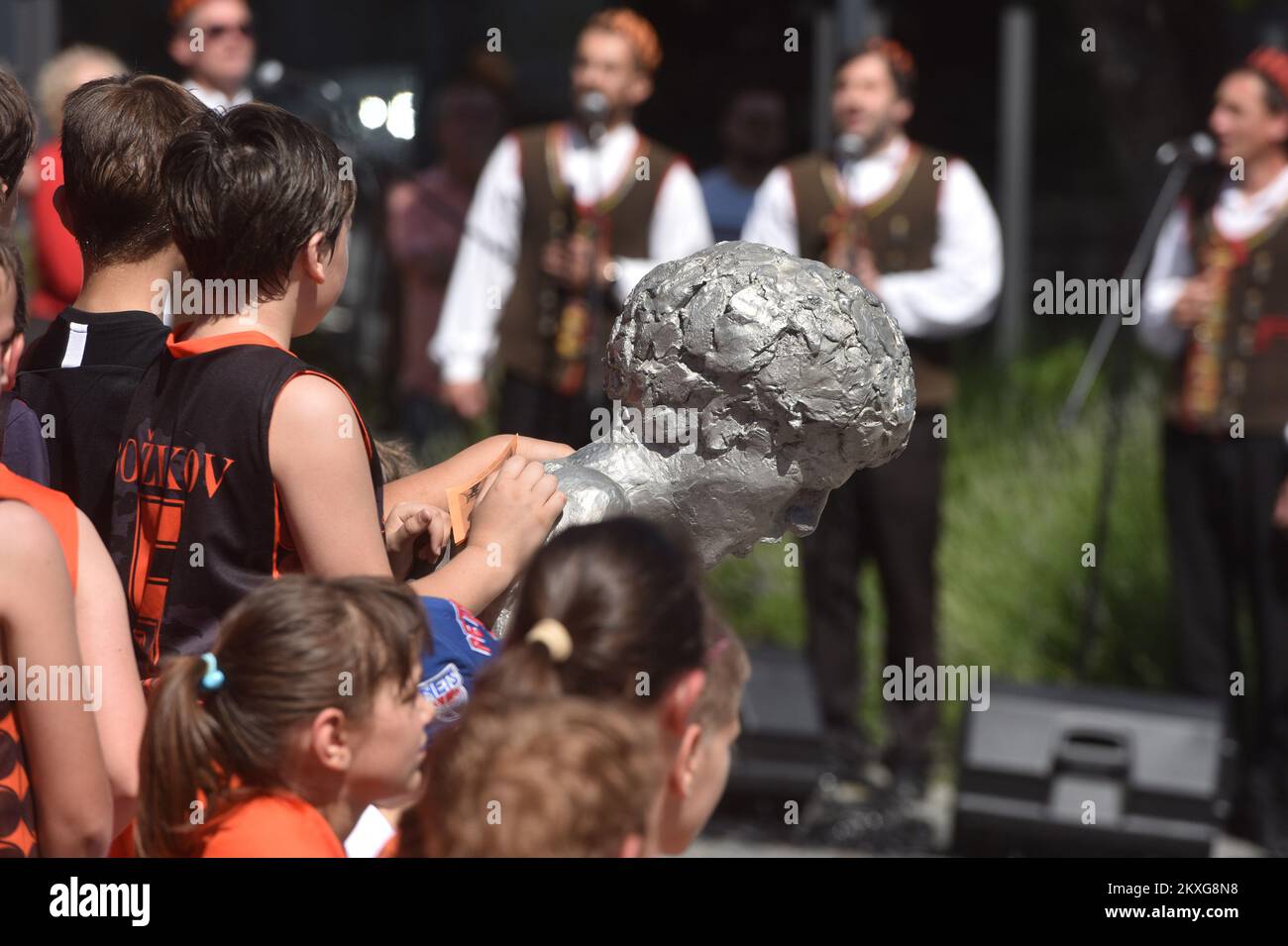 07.06.2020., Sibenik - Croazia Marks 27 anni senza Drazen Petrovic poco prima dell'estate del 1993, un incidente stradale sulla strada statale vicino alla città tedesca di Ingolstadt privò la Croazia di uno dei migliori atleti di tutti i tempi - l'unico Drazen Petrovic. Il 7 giugno è stato così trasformato in un giorno di shock, tristezza e incredulità, e ogni 7 giugno che è seguito in un giorno di ricordo. Il genio del basket aveva lasciato un segno indelebile a livello globale, anche se non conosceremo mai il suo pieno impatto dal momento che è stato preso da noi prima che abbia compiuto 30 anni. Foto: Hrvoje Jelavic/PIXSELL Foto Stock