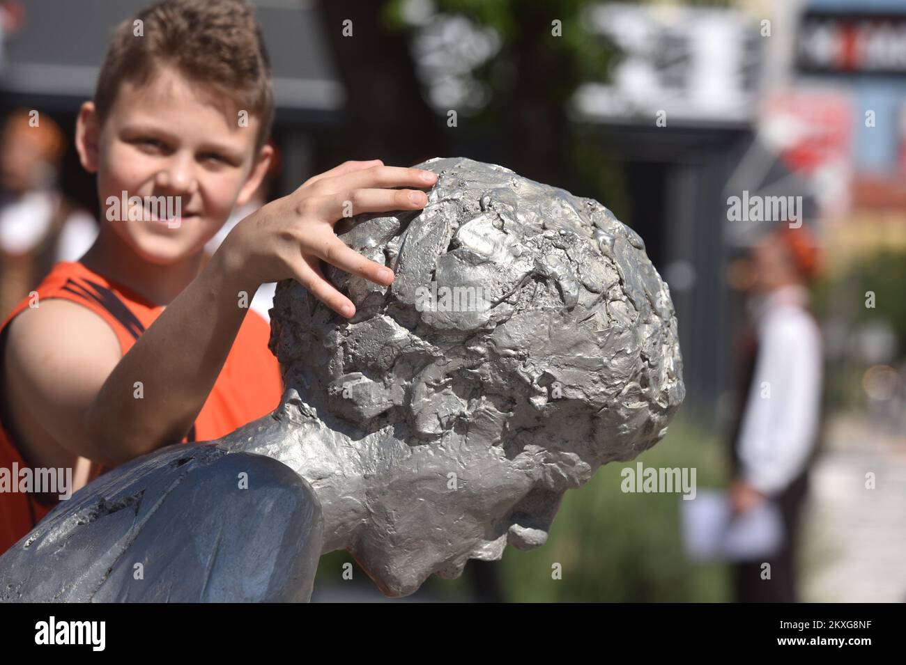 07.06.2020., Sibenik - Croazia Marks 27 anni senza Drazen Petrovic poco prima dell'estate del 1993, un incidente stradale sulla strada statale vicino alla città tedesca di Ingolstadt privò la Croazia di uno dei migliori atleti di tutti i tempi - l'unico Drazen Petrovic. Il 7 giugno è stato così trasformato in un giorno di shock, tristezza e incredulità, e ogni 7 giugno che è seguito in un giorno di ricordo. Il genio del basket aveva lasciato un segno indelebile a livello globale, anche se non conosceremo mai il suo pieno impatto dal momento che è stato preso da noi prima che abbia compiuto 30 anni. Foto: Hrvoje Jelavic/PIXSELL Foto Stock