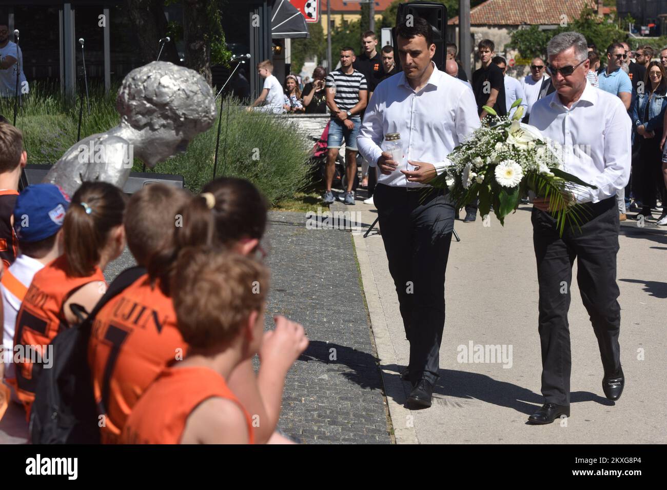 07.06.2020., Sibenik - Croazia Marks 27 anni senza Drazen Petrovic poco prima dell'estate del 1993, un incidente stradale sulla strada statale vicino alla città tedesca di Ingolstadt privò la Croazia di uno dei migliori atleti di tutti i tempi - l'unico Drazen Petrovic. Il 7 giugno è stato così trasformato in un giorno di shock, tristezza e incredulità, e ogni 7 giugno che è seguito in un giorno di ricordo. Il genio del basket aveva lasciato un segno indelebile a livello globale, anche se non conosceremo mai il suo pieno impatto dal momento che è stato preso da noi prima che abbia compiuto 30 anni. Foto: Hrvoje Jelavic/PIXSELL Foto Stock