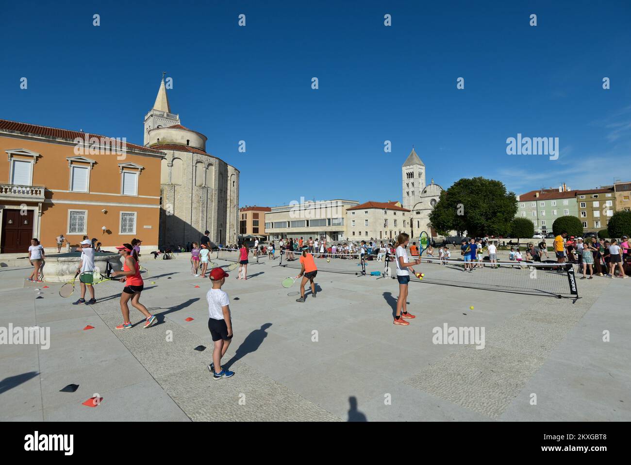 18.06.2020., Zadar, Croazia - Giornata dei bambini del mega-spettacolo di tennis Adria Tour tenuto sul Forum di Zadar con i giocatori famosi di tennis.The Adria Tour è una serie di tornei organizzati dal numero uno al mondo Novak Djokovic. Zadar ospiterà il 19 â€“ 21 giugno con il torneo che prevede Djokovic e gli assi croati Borna Coric e Marin Cilic. Foto: Dino Stanin/PixSell Foto Stock