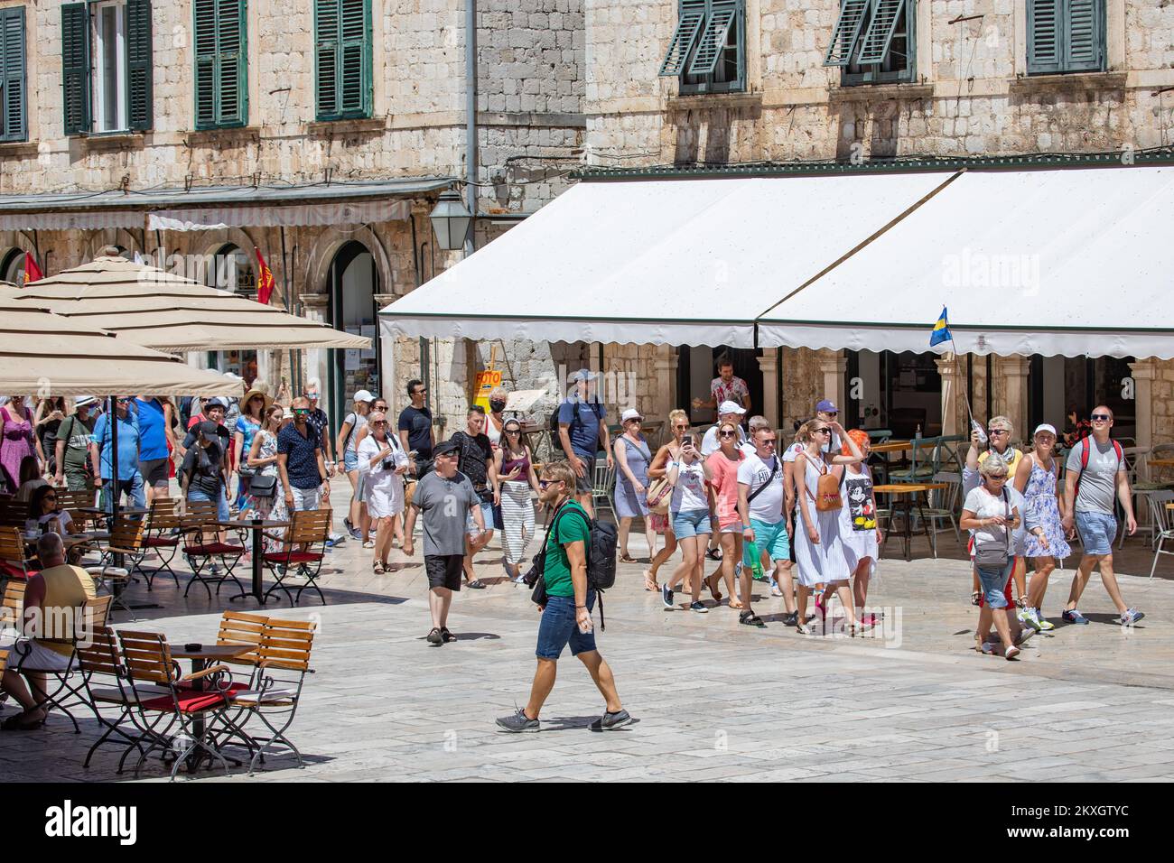 20.07.2020., Dubrovnik, Croazia - turisti che visitano la città vecchia di Dubrovnik. Foto: Grgo Jelavic/PIXSELL Foto Stock