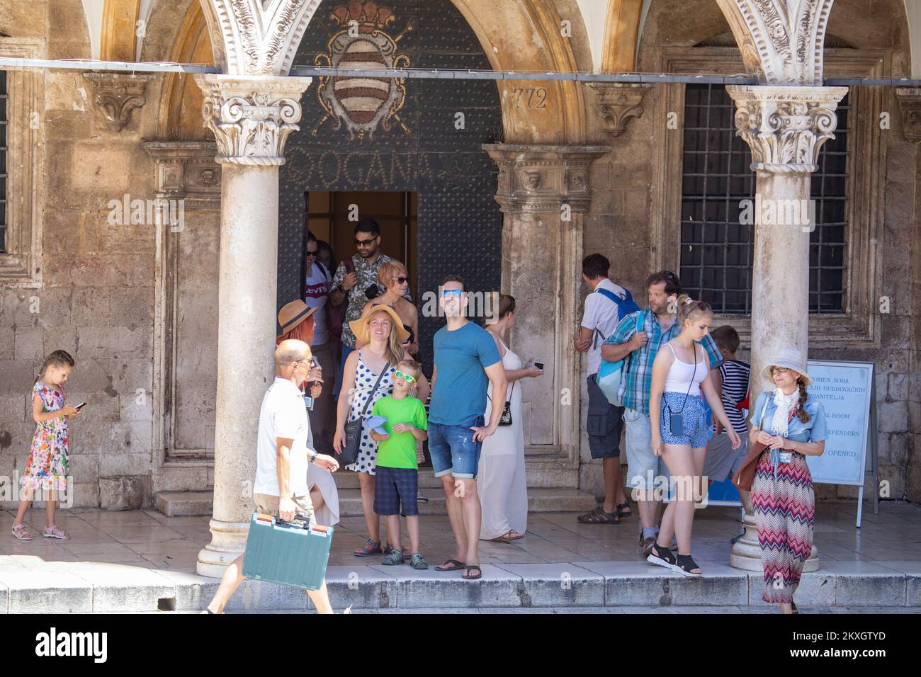 20.07.2020., Dubrovnik, Croazia - turisti che visitano la città vecchia di Dubrovnik. Foto: Grgo Jelavic/PIXSELL Foto Stock