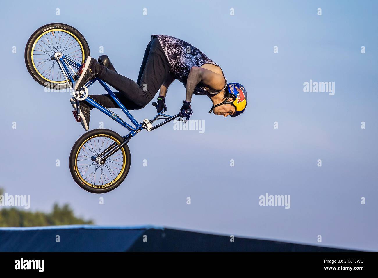 Men Freestyle BMX training al Pannonian Skatepark Panna Day prima della cerimonia di apertura del XXI Pannonian Challenge a Osijek, Croazia, il 12 agosto 2020. Foto: Davor Javorovic/PIXSELL Foto Stock