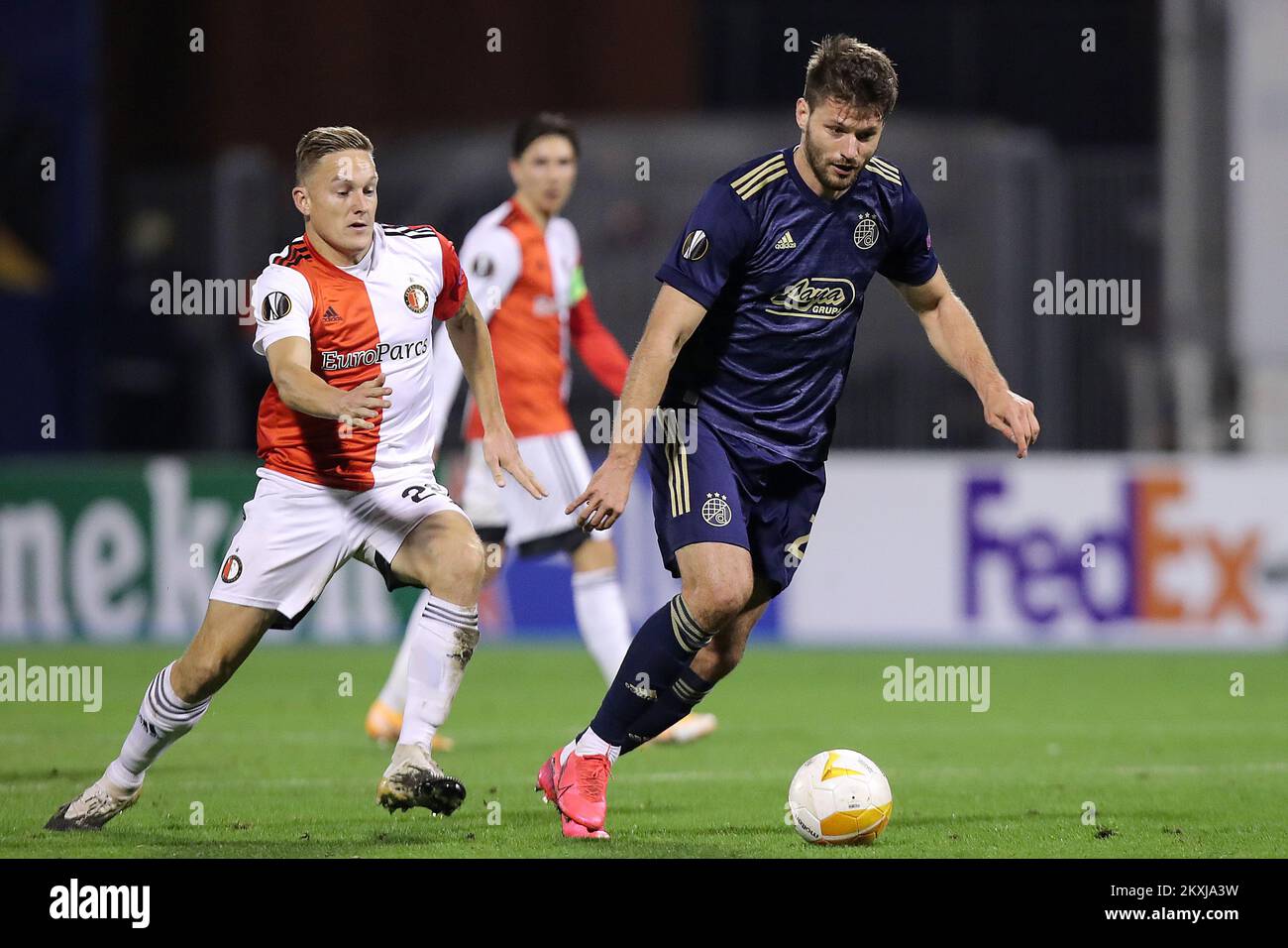 Jens Toornstra di Feyenoord e Bruno Petkovic di GNK Dinamo durante la partita di tappa del gruppo K della UEFA Europa League tra GNK Dinamo Zagreb e Feyenoord Rotterdam allo stadio Maksimir il 22 ottobre 2020 a Zagabria, Croazia. Foto: Goran Stanzl/PIXSELL Foto Stock