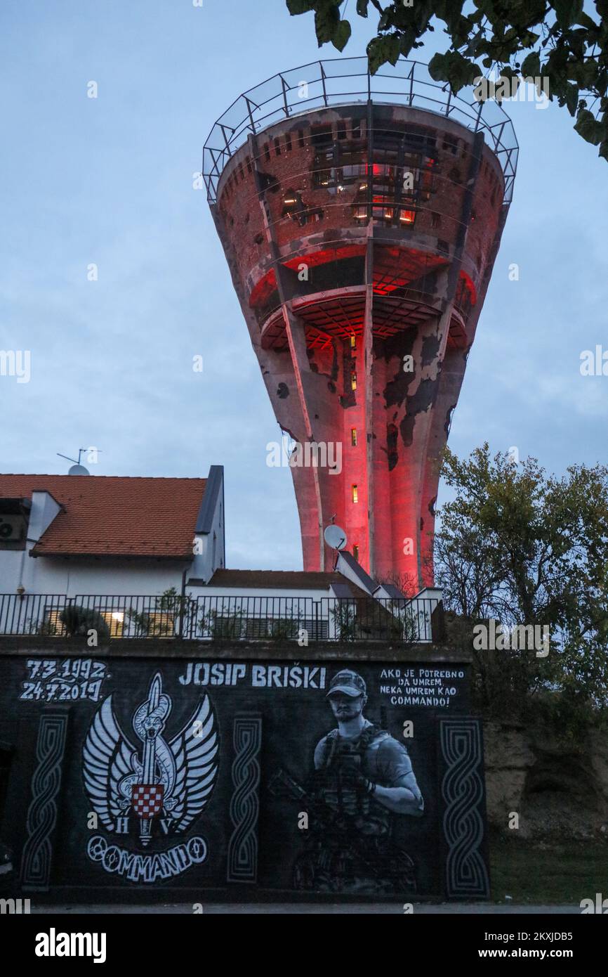 Dopo tre anni e mezzo di ricostruzione, fu aperta la Torre dell'acqua di Vukovar, uno dei simboli più riconoscibili della difesa di Vukovar nella Guerra di Patria del 1991 a Vukovar, in Croazia, il 30. Ottobre, 2020. Foto: Dubravka Petric/PIXSELL Foto Stock