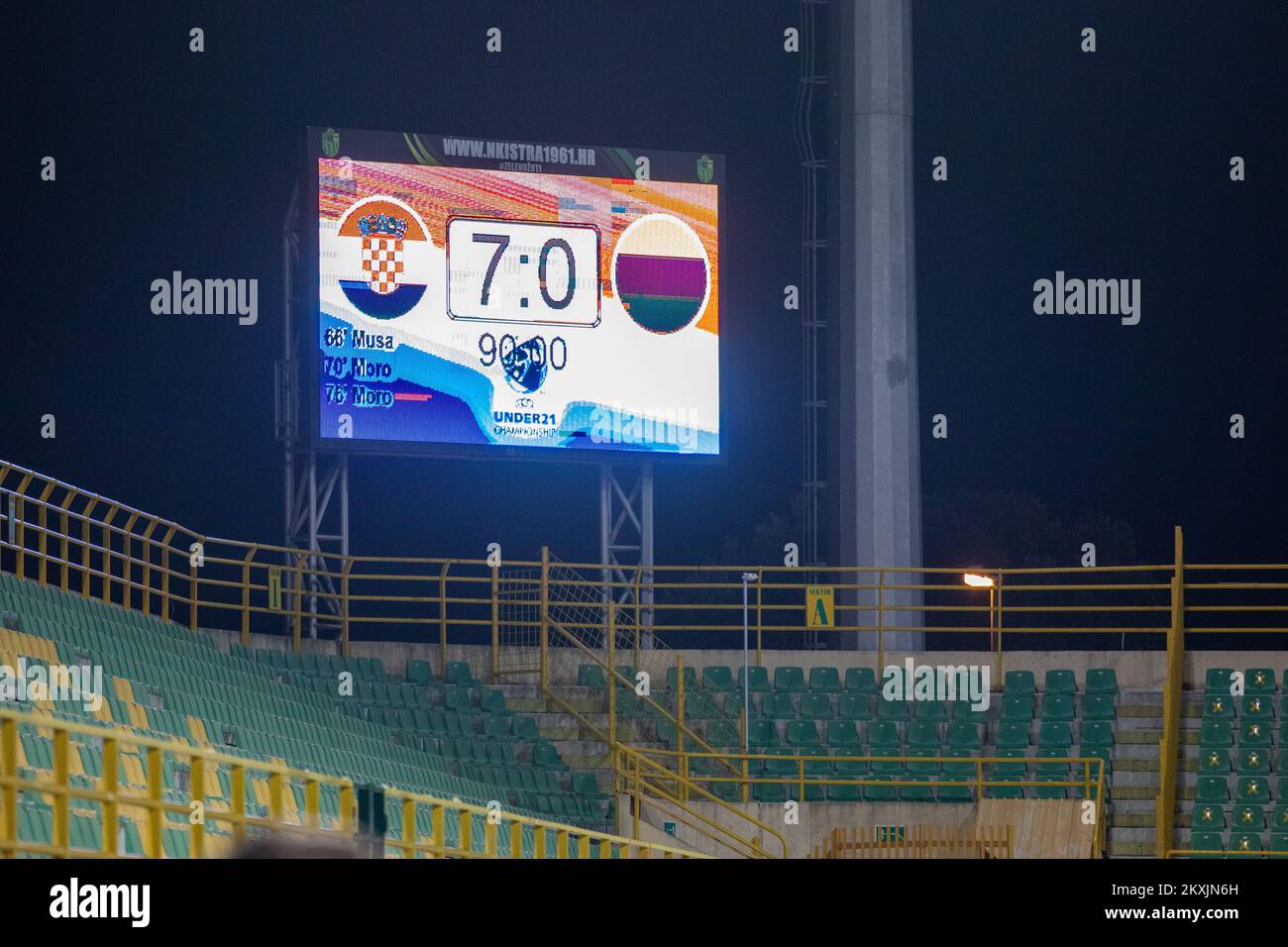 Il tabellone viene raffigurato dopo la partita di qualificazione UEFA euro Under 21 tra Croazia U21 e Lituania U21 allo stadio Aldo Drosina il 17 novembre 2020 a Pola, Croazia. Foto: Srecko Niketic/PIXSELL Foto Stock