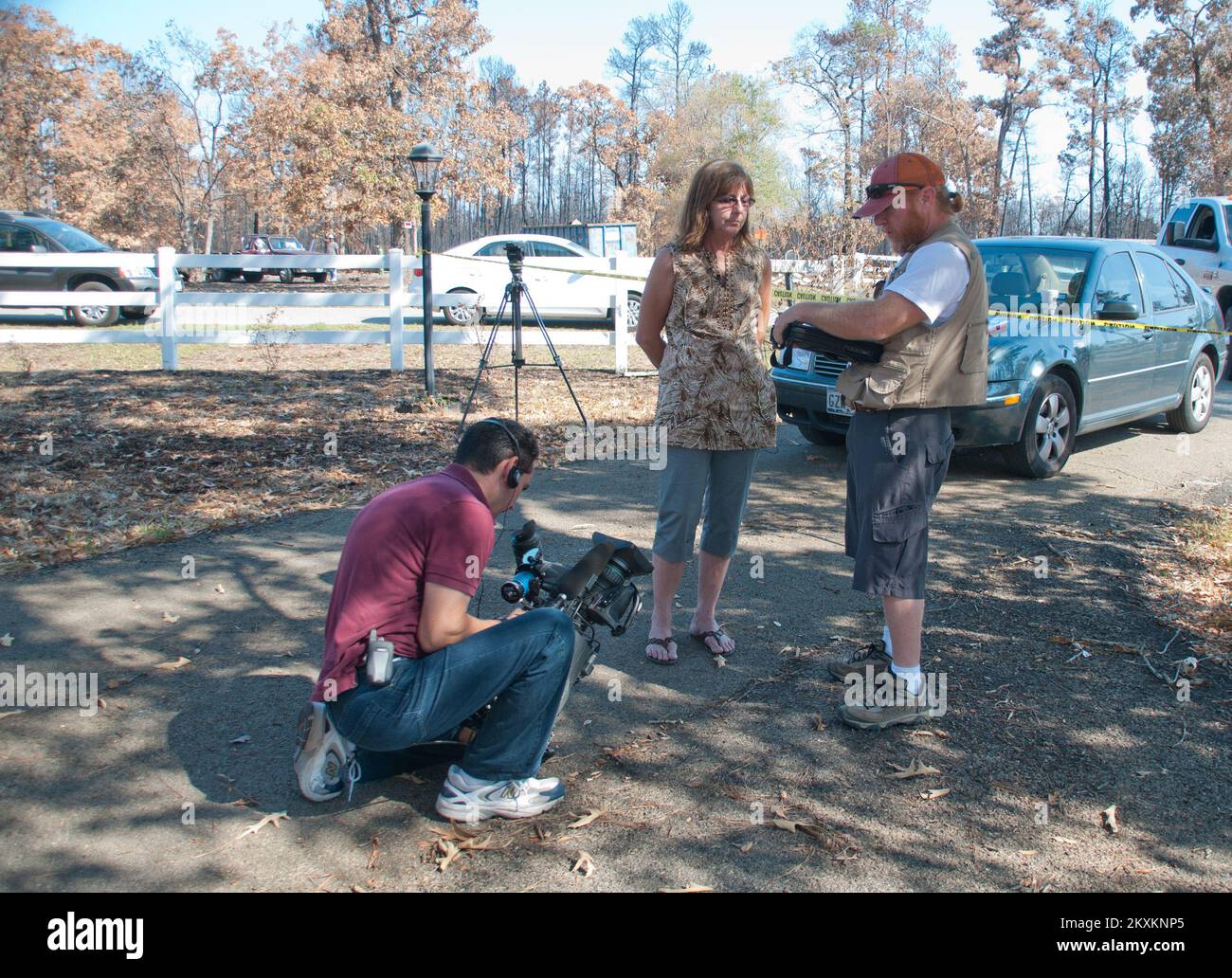 011092211 gli ispettori della FEMA lavorano con il Texas Wlldfire surv. Texas Wildfire. Fotografie relative a disastri e programmi, attività e funzionari di gestione delle emergenze Foto Stock 011092211 gli ispettori della FEMA lavorano con il Texas Wlldfire surv. Texas Wildfire. Fotografie relative a disastri e programmi, attività e funzionari di gestione delle emergenze Foto Stock