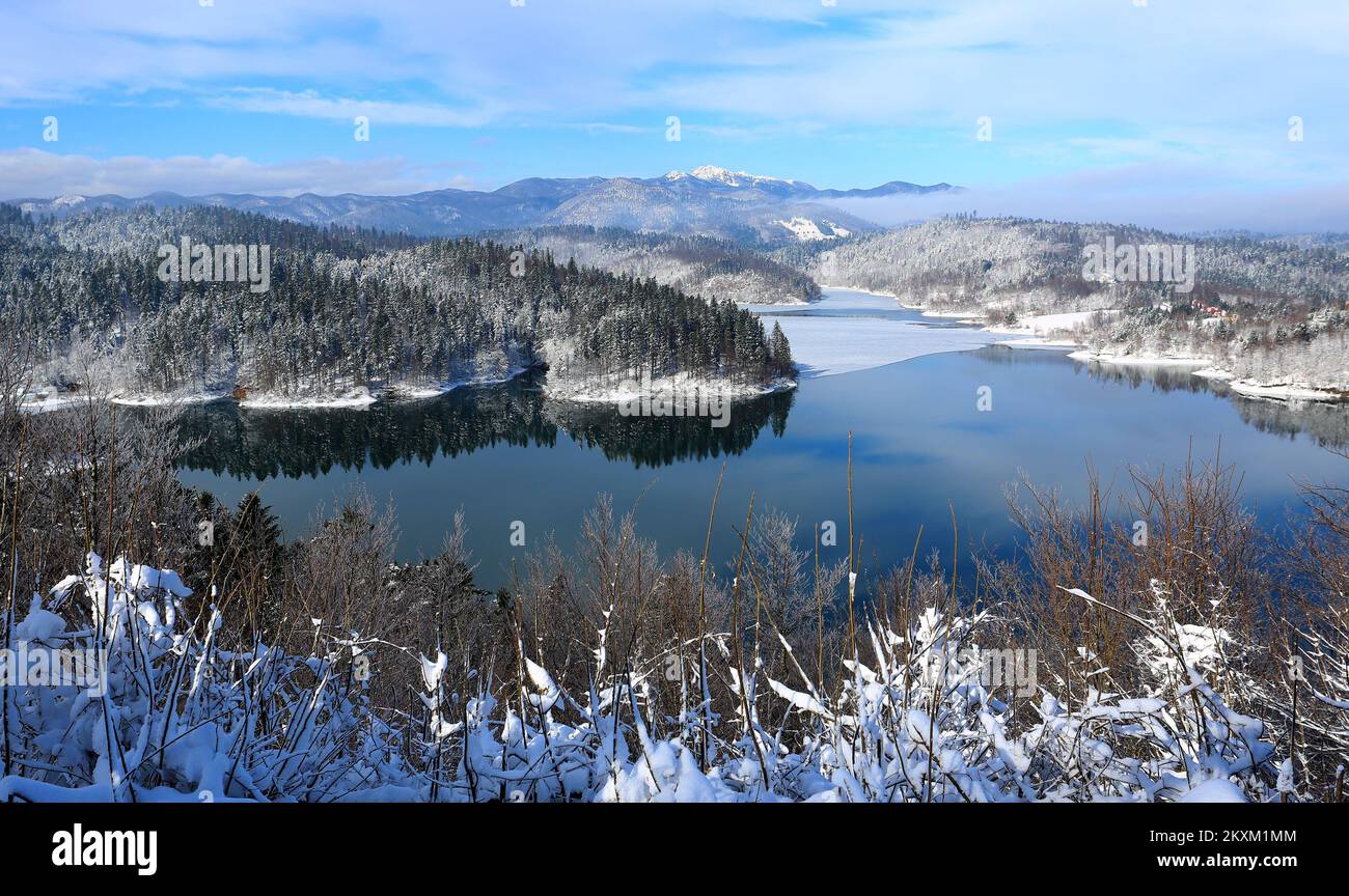 Una foto scattata il 1 febbraio 2021 mostra il paesaggio invernale del lago Lokve a Gorski kotar, Croazia. Foto: Kristina Stedul Fabac/PIXSELL Foto Stock