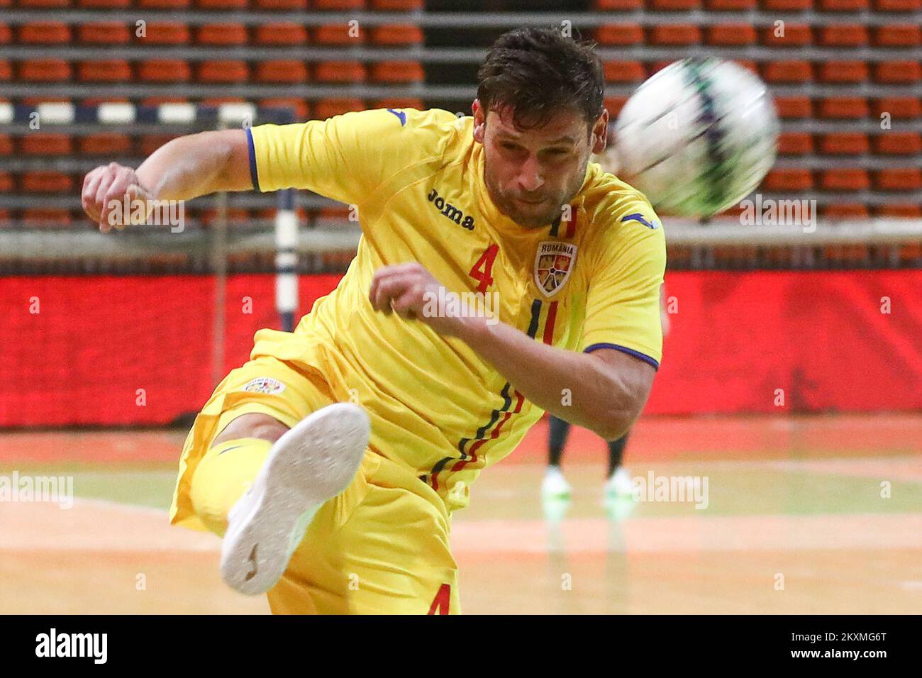 Marius Matei di Romania durante la partita di qualificazione UEFA Futsal EURO 2022 tra Bosnia-Erzegovina e Romania all'Arena di Husein Smajlovic il 10 marzo 2021 a Zenica, Bosnia-Erzegovina. Foto: Armin Durgut/PIXSELL Foto Stock