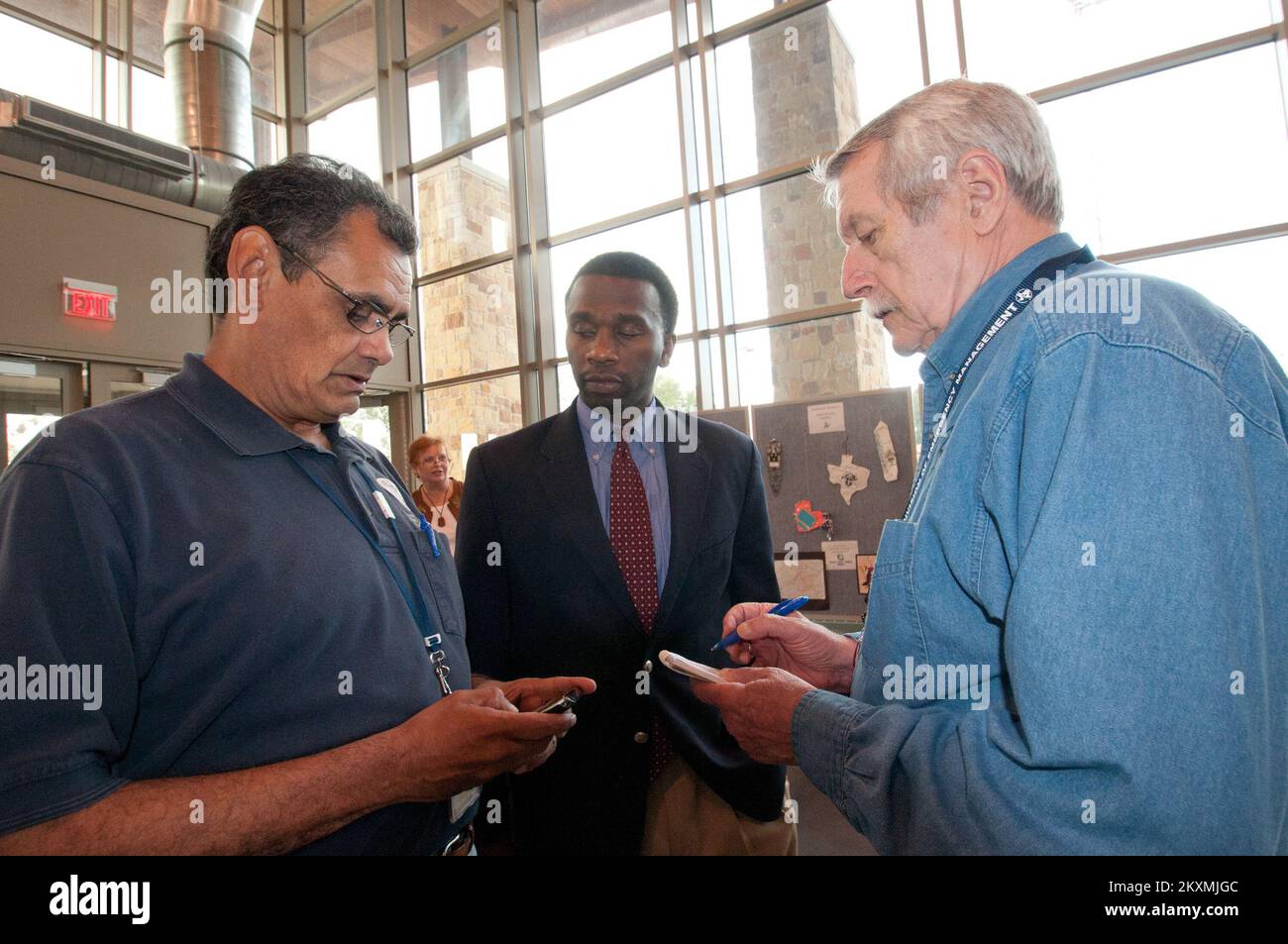 011010111 FEMA partecipa all'evento della comunità della contea di Bastrop. Texas Wildfire. Fotografie relative a disastri e programmi, attività e funzionari di gestione delle emergenze Foto Stock