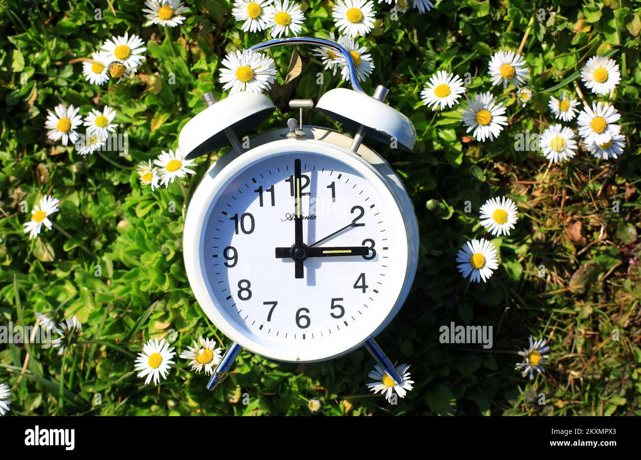 Foto scattata il 25 marzo 2021 mostra la foto illustrativa della sveglia a Karlovac, Croatia.When ora locale standard sta per raggiungere Domenica, 28 marzo 2021, 02:00:00:03 orologi sono ruotati in avanti 1 ora a Domenica, 28 marzo 2021,:00:00:00 ora locale luce del giorno invece. Foto: Kristina Stedul Fabac/PIXSELL Foto Stock