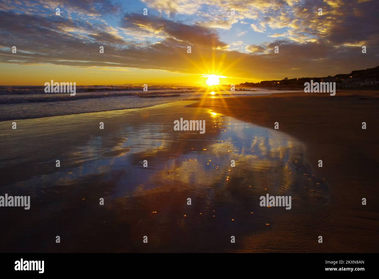 Termoli - Molise - Alba sulla spiaggia di Rio vivo, costa sud della città di Molise Foto Stock