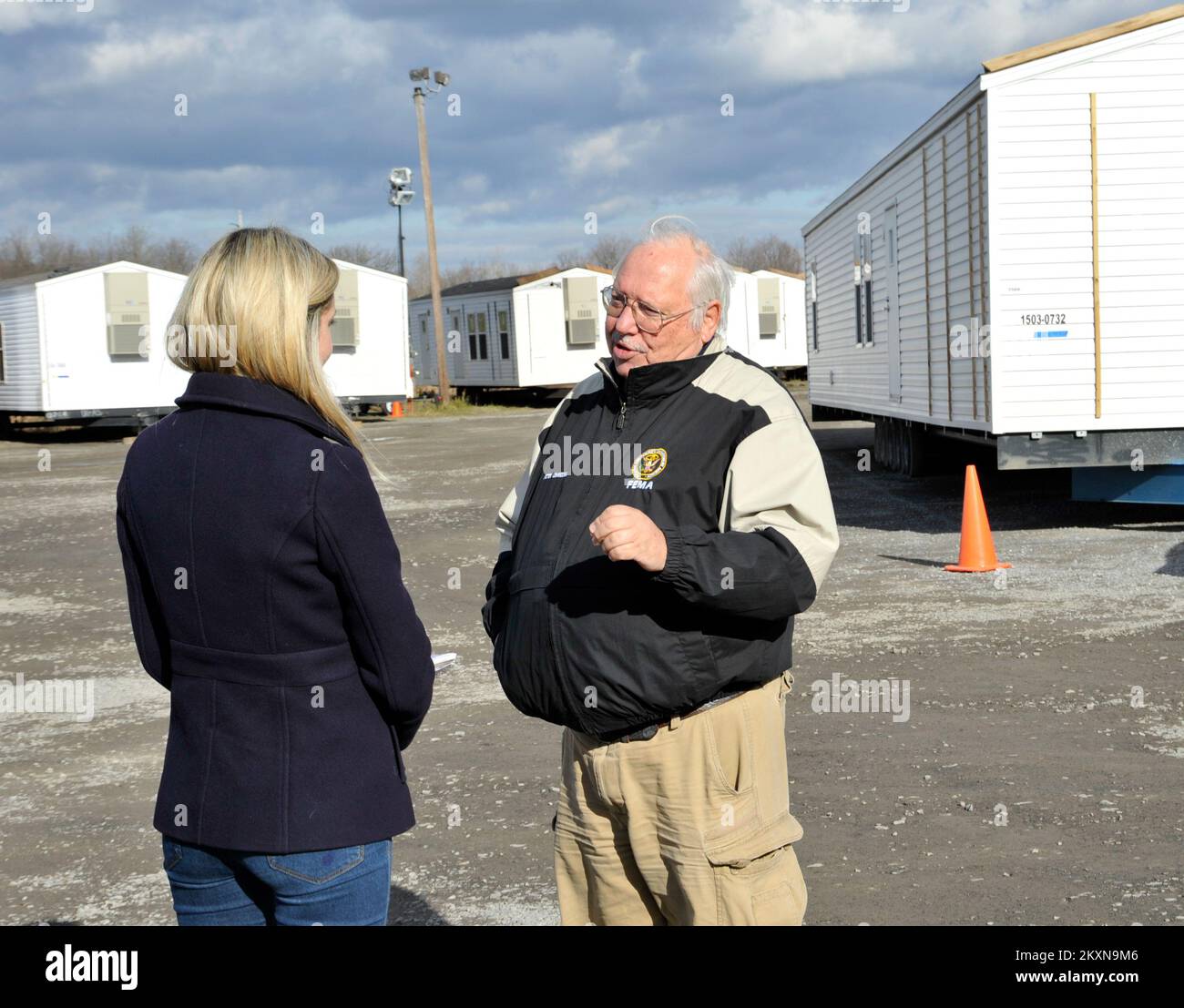 FEMA ha fabbricato le case nelle notizie. Uragano Irene di New York. Fotografie relative a disastri e programmi, attività e funzionari di gestione delle emergenze Foto Stock