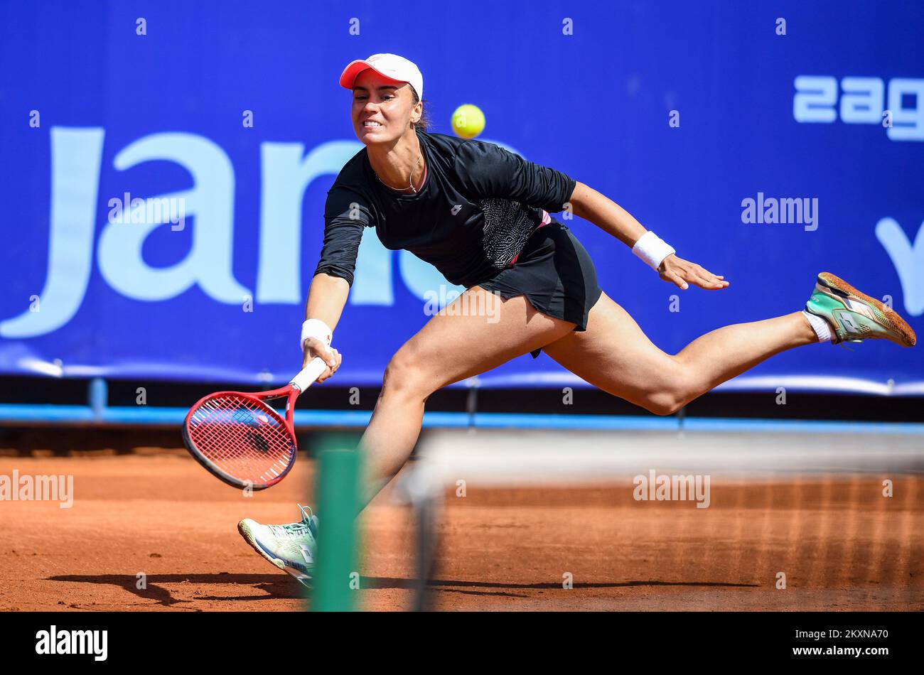 Kamilla Rakhimova di Russia in azione durante la sua finale femminile ITF Zageb Ladies Open 2021 torneo di tennis partita contro Anhelina Kalinina di Ucraina al Maksimir tennis centar a Zagabria, Croazia il 2 maggio 2021. Foto: Josip Regovic/PIXSELL Foto Stock