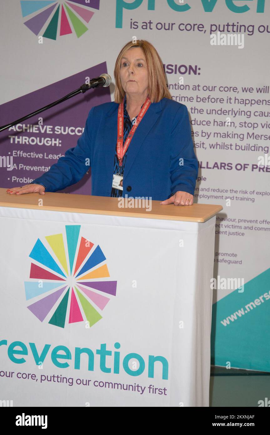 Tanya Wilcox, la polizia Merseyside e i suoi partner hanno lavorato insieme per sviluppare un nuovo approccio alla prevenzione, rendendolo una priorità e investendo in team che si concentrano sulla comprensione e sull'affrontare le cause profonde dei danni nelle nostre comunità, In questo modo possiamo servire meglio la popolazione del Merseyside e costruire comunità più sicure e più forti nel lungo termine. Il Capo Constable Serena Kennedy e il Capo Soprintendente Andy Ryan, che sta guidando la nuova squadra di prevenzione nella polizia di Merseyside. (Terry Scott/SPP) Credit: SPP Sport Press Photo. /Alamy Live News Foto Stock