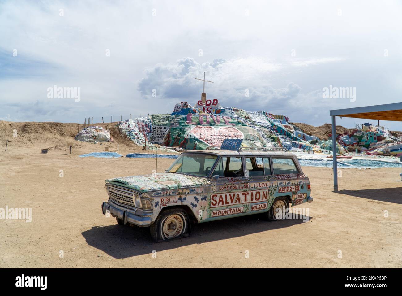 L'auto a Salvation Mountain- Slab City, CA Foto Stock