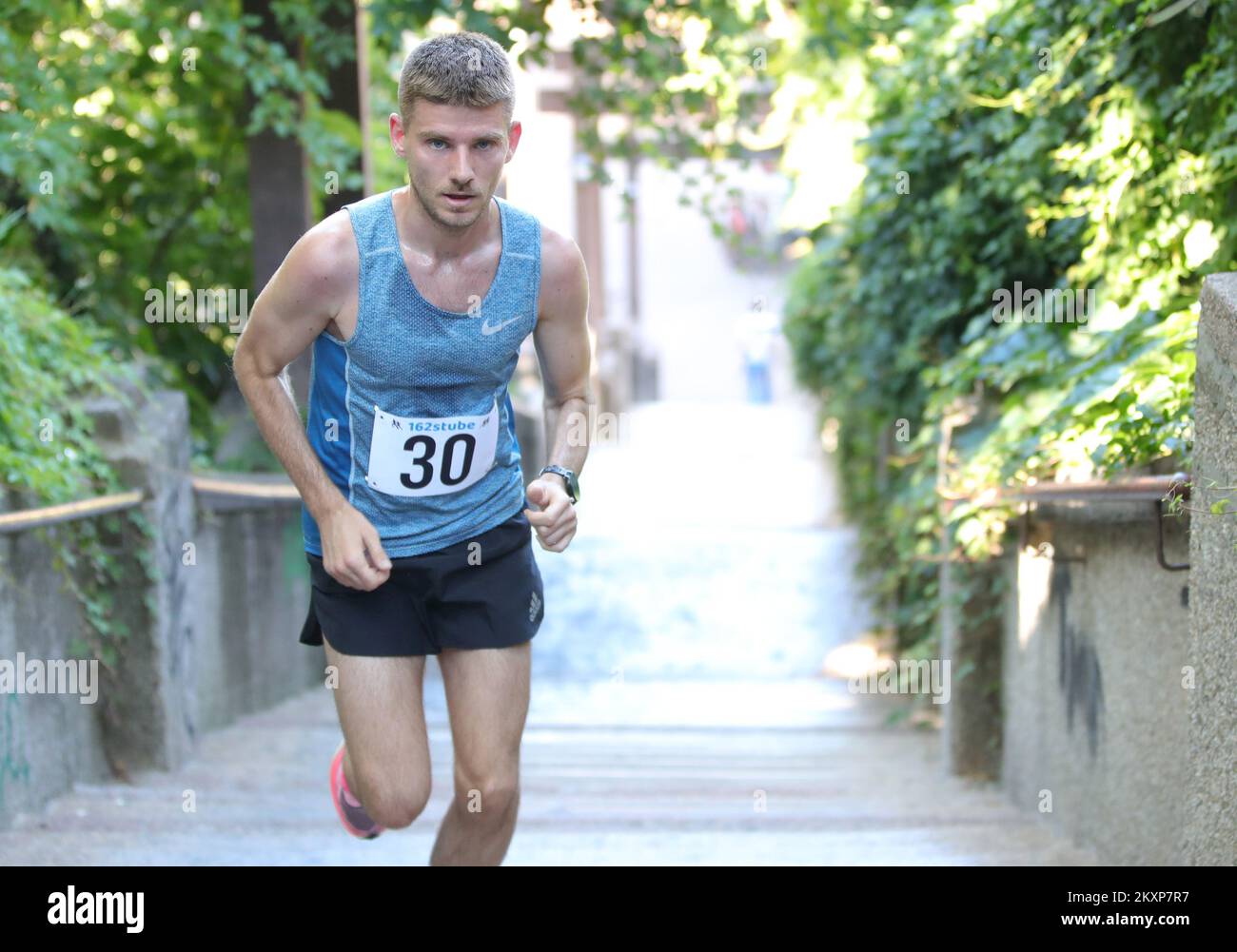 BLAZ Car Pavlic è il vincitore della 14th Road Race '162 Stairs' a Zagabria, Croazia, il 26 giugno 2021. Si tratta di una corsa lunga 4200 metri che collega due istituzioni sanitarie di base: La Facoltà di Medicina e la Scuola di Sanità pubblica 'Andrija Stampar', e la pista comprende anche le scale di Schlosser, più precisamente 162 di loro, dopo le quali la corsa è stata chiamata. Foto: Sanjin Strukic/PIXSELL Foto Stock