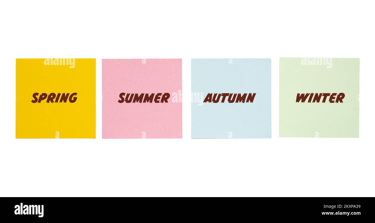 alcuni fogli colorati con il nome delle quattro stagioni Foto Stock