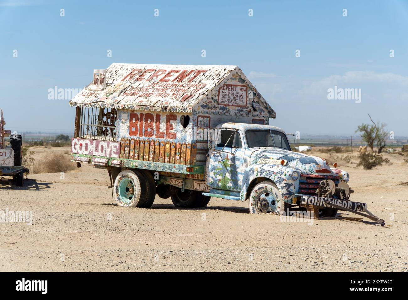 Il vagone a salvation Mountain- Slab City, CA Foto Stock