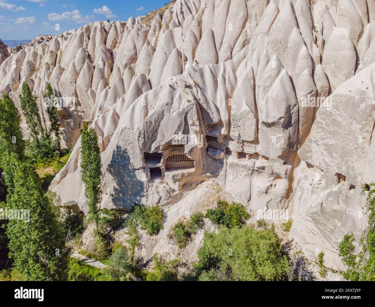 Splendida vista sulle montagne della Cappadocia e le case delle grotte. Turchia Foto Stock