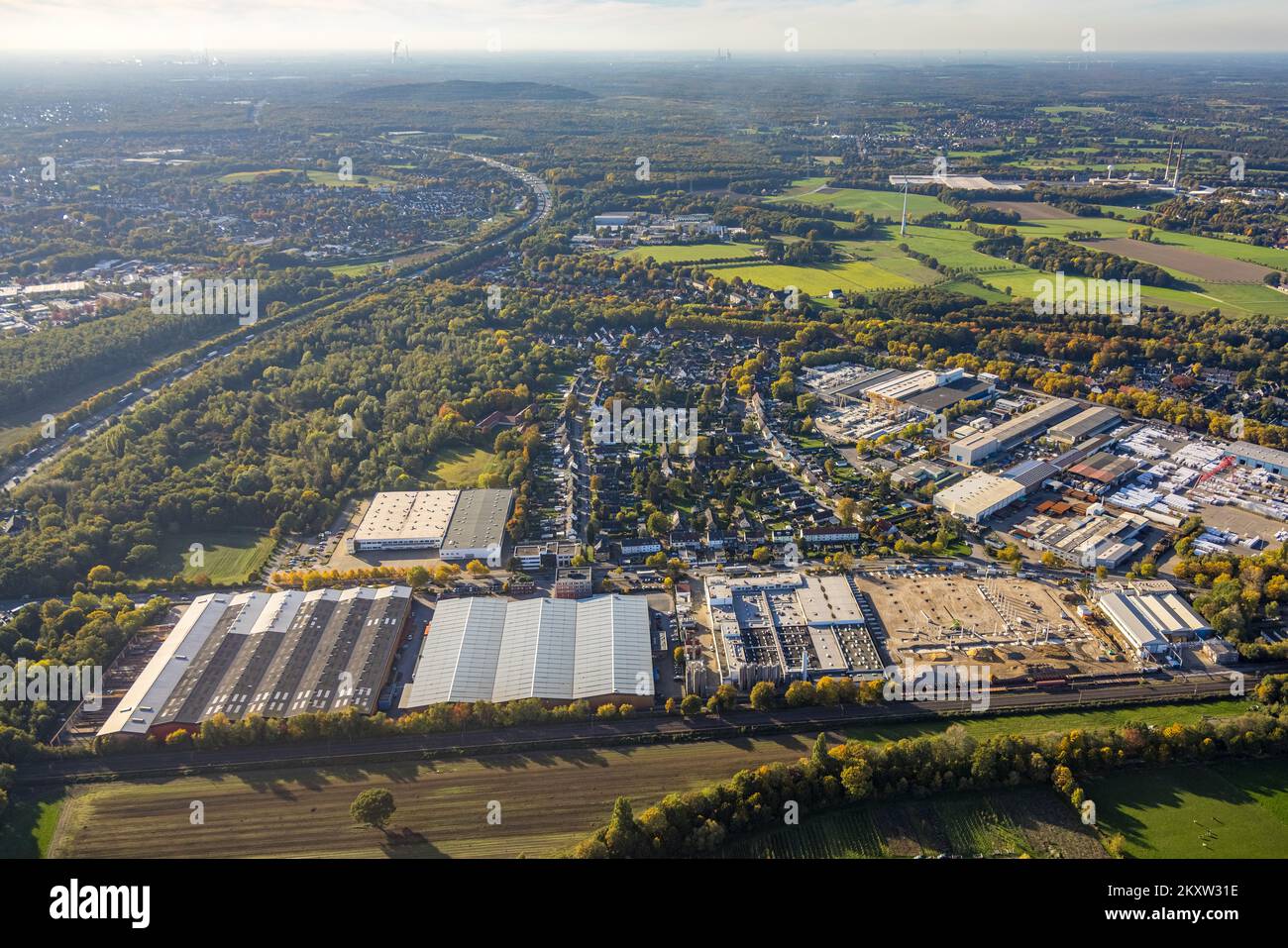 Veduta aerea, parco industriale Ellinghorst, ex edificio amministrativo di Döllken / Surteco, settore siderurgico Salzgitter Mannesmann, area di costruzione aperta Foto Stock