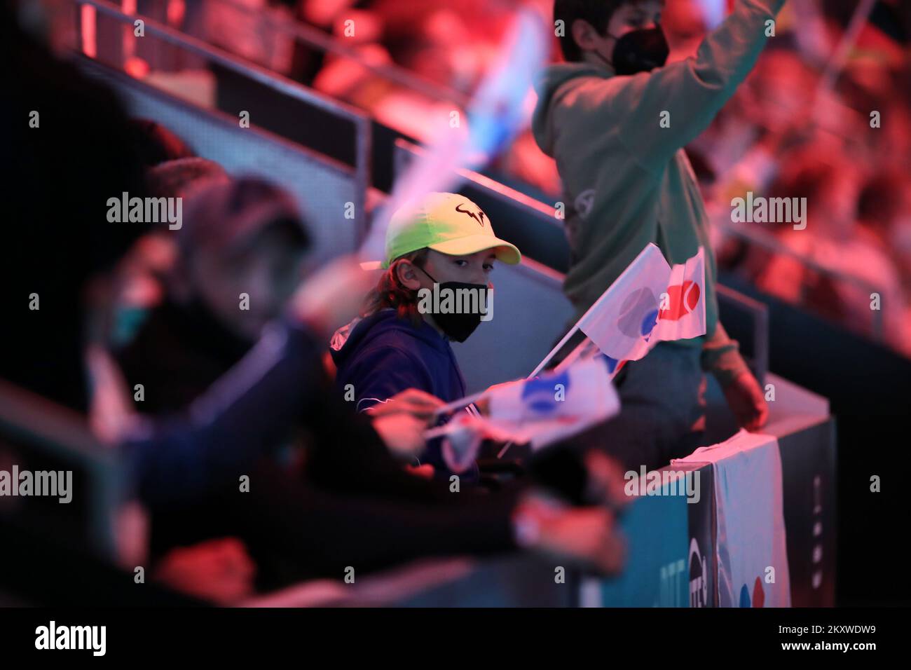 MADRID, SPAGNA - DICEMBRE 04: Tifosi russi dopo aver vinto le semifinali della Coppa Davis tra Russia e Germania all'Arena di Madrid il 4 Dicembre 2021 a Madrid, Spagna.Foto: Sanjin Strukic/PIXSELL Foto Stock