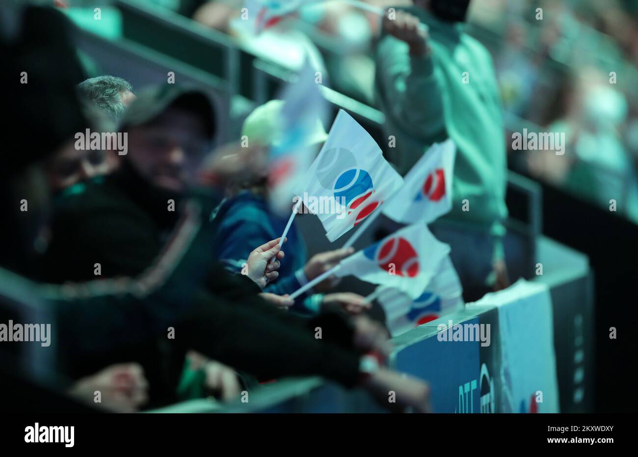 MADRID, SPAGNA - DICEMBRE 04: Tifosi russi dopo aver vinto le semifinali della Coppa Davis tra Russia e Germania all'Arena di Madrid il 4 Dicembre 2021 a Madrid, Spagna.Foto: Sanjin Strukic/PIXSELL Foto Stock