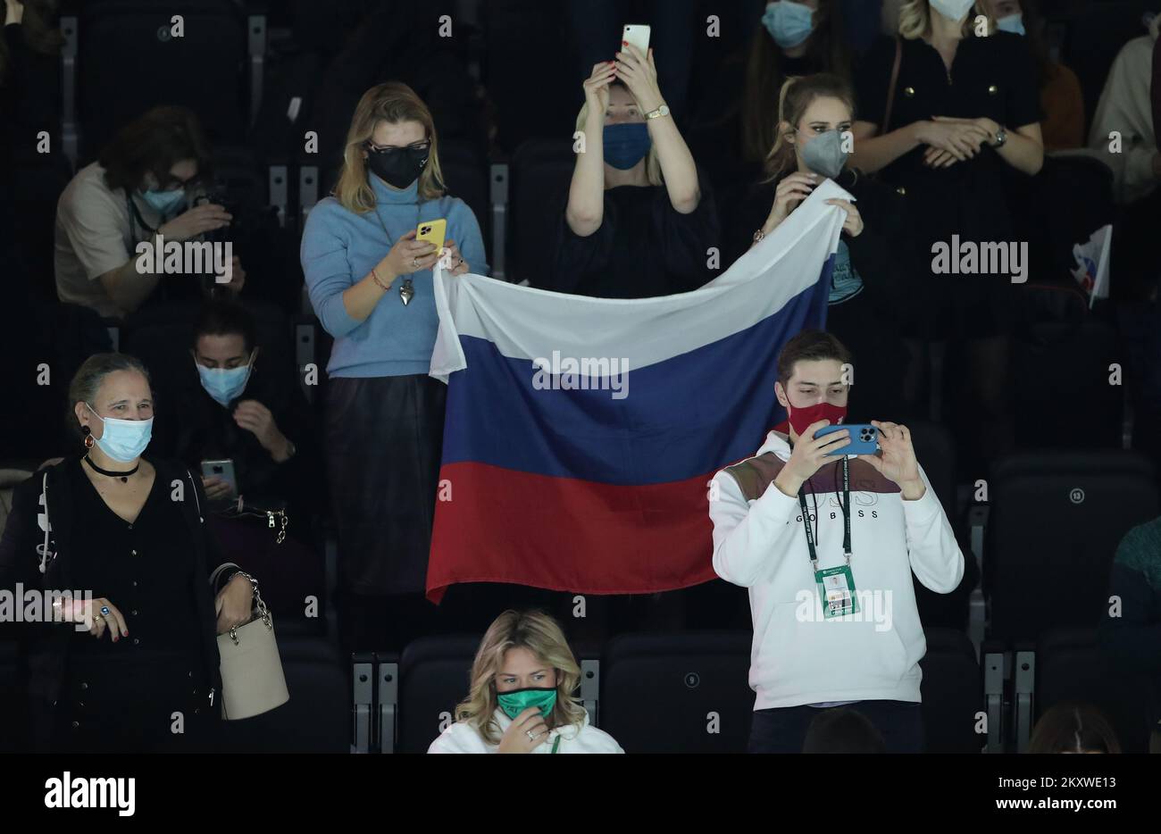 MADRID, SPAGNA - DICEMBRE 04: Tifosi russi dopo aver vinto le semifinali della Coppa Davis tra Russia e Germania all'Arena di Madrid il 4 Dicembre 2021 a Madrid, Spagna.Foto: Sanjin Strukic/PIXSELL Foto Stock
