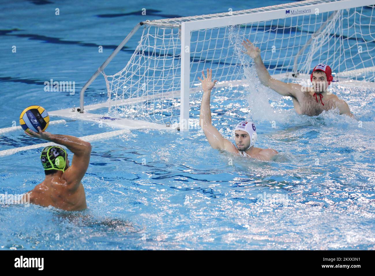 Francesco di Fulvio di Pro Recco e Alex Papanastasiou di Jug durante la partita LEN Champions League di Gruppo B tra Jug Adriatic osiguranje e Pro Recco, il 12 gennaio 2022, a Dubrovnik, Croazia. Foto: Grgo Jelavic/PIXSELL Foto Stock